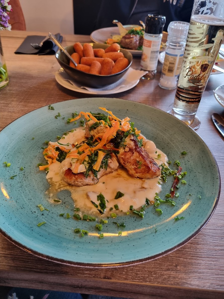 Hauptgericht: Entenkeule mit Kartoffelkloß